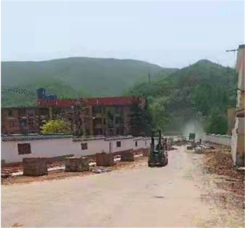 洛陽俊龍建材為新安縣鐵門鎮(zhèn)供應(yīng)透水磚產(chǎn)品，正在施工中... ...